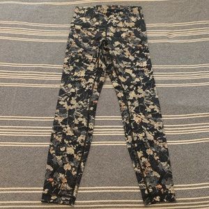 Lululemon floral print leggings size 8